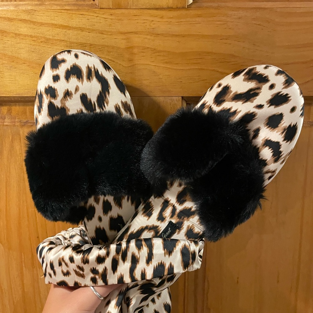 NWT Victorias Secret Slippers